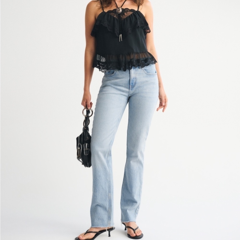 Abercrombie & Fitch Mid Rise 90s Straight Frayed Hem
Jean 28 long